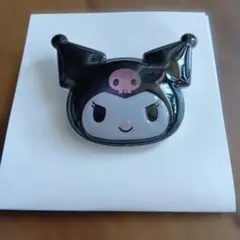 サンリオキャラクター 黒いバッジ