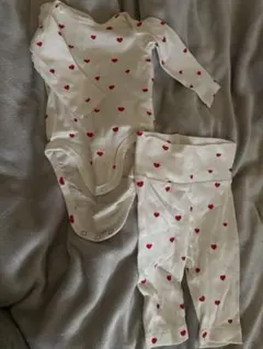 美品 H&M 2~4ヶ月 ハート柄ロンパースとレギンスセット