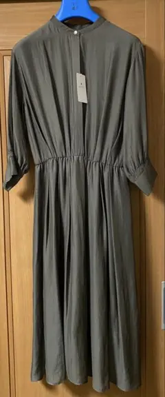 【新品未使用】グリーンレーベルリラクシング　オリーブ色 ロングワンピース