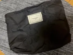 リボン模様 黒 ポーチ ファスナー付き