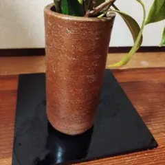 777.' 茶色陶器の花入、掛け花使用可