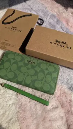 マ*コ様 【最終値下げ】COACH 緑 長財布