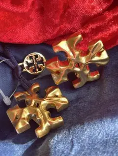 ⭐︎ Tory Burch ⭐︎ ゴールド クロスモチーフ イヤリング
