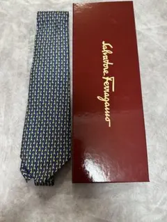 【未使用品】サルヴァトーレフェラガモ ネクタイ　箱付き