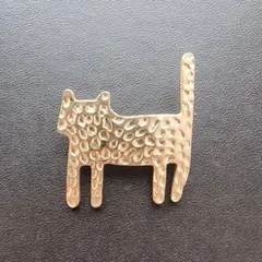 ブローチ 猫のブローチ 北欧風 シンプル マット加工 ゴール