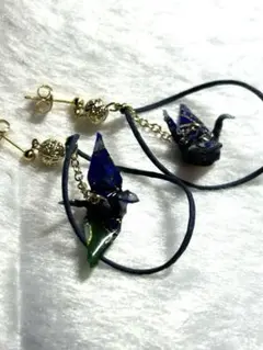 折鶴青ゆれるピアス