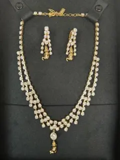 猫チャーム付きネックレス　イヤリングセット　大地真央