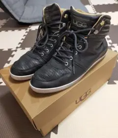 最終値下げ！激レア！UGG スニーカー メンズのサムネイル
