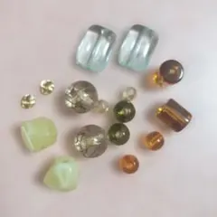 ガラスビーズセット 多様な形状と色　ハンドメイド　アクセサリー