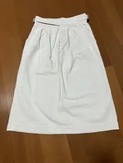 MHL.ホワイト ベルト付きスカート