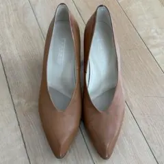 極美品！YOSHITO 本革レザー　ポインテッドトゥ　パンプス 24cm ヨシト レザー パンチング ポインテッドトゥ パンプス 22.5cm