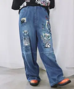 最安価】ステッカーデニムパンツ サイズ44 - メルカリ