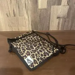 スマホも財布も入るDrifterの 肩からかけられるショルダーバック