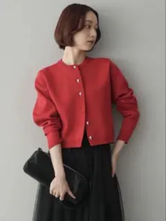 lumier メタルボタンクロップドポリエステルカーディガン　レッド