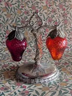 ヴィンテージ　苺のガラス製ソルト＆ペッパーシェイカー