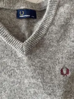 FRED PERRY グレー Vネックセーター ニット　XL ウール100%のサムネイル