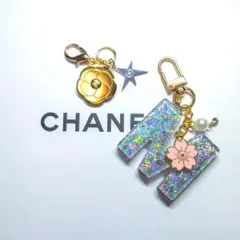 シャネル　ホリデー　チャーム　カメリア　フラワー　＆　イニシャルキーホルダー　桜