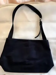アニエスb黒のショルダーバッグ