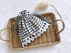 ★再販★ラスト★ハンドメイド✳︎ 巾着　トライアングル✖️チェック　モノトーン