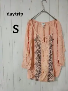 daytrip【S】ピーチピンクブラウス❣️黒刺繍ビーズエスニック模様七分丈