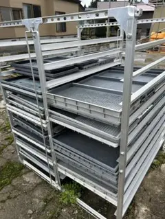 滋賀から アルミ苗箱収納棚 水平収納 アルミ苗コンテナ - メルカリ