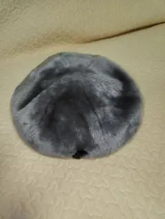 クアトロ　グレー ファー ベレー帽　レディース