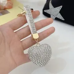 ホワイト キラキラ キーホルダー 大き目 デザイン ハート 可愛い チャーム 白
