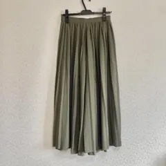 【美品】カーキ色 プリーツスカート ロング丈　スカート　ロングスカートのサムネイル
