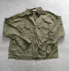 シャツ　トップス　グリーン　レディース　earth music ecology