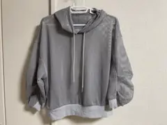 グレー　メッシュパーカー　フード付き　プルオーバーパーカー　七分袖