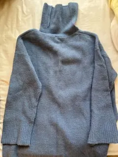 リブ編みハイネックセーター 青