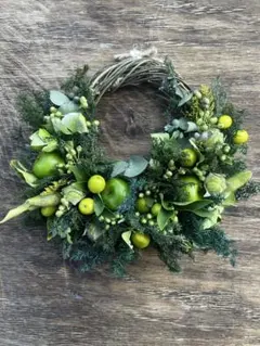 ナチュラルクリスマスリース 緑色の果実