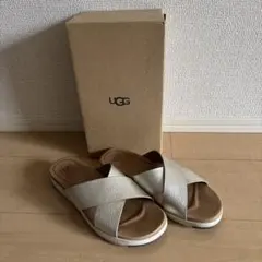UGG サンダル　ゴールド　２５センチのサムネイル