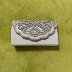 ビーズ刺繍 ホワイト クラッチバッグ