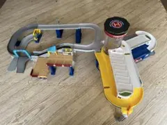 【美品】ダブルアクショントミカビル　トミカアクション高速道路セット　接続道路付きのサムネイル