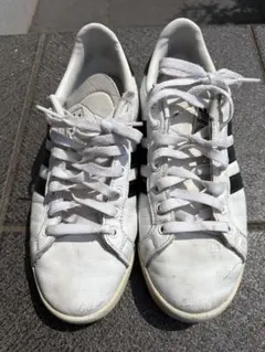 adidas スニーカー ホワイト ブラックのサムネイル