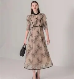 【Leja】配色パイピング プチハイネック 花柄刺繍 ラメレース ドレス