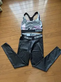 VICTORIA SPORT スポーツブラとレギンスセット