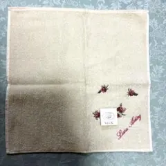 新品未使用　Laura Ashley タオルハンカチ シルク混 花柄のサムネイル