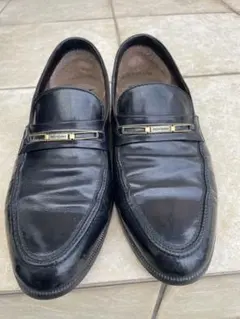 パリ 黒ローファー 金具付き