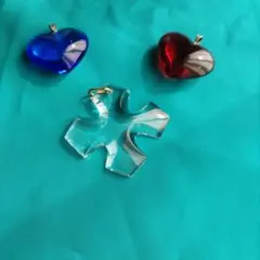 バカラのハート型クリスタル風チャーム 赤 青透明の３点