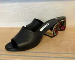 DIANA ブラック オープントゥサンダル　花柄