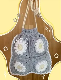 お花の巾着ポーチ　編み物モチーフ　ハンドメイド　くすみブルー　かぎ針