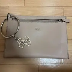 GUESS クラッチバッグ ベージュ