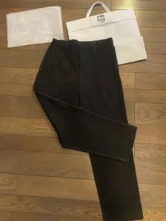 HOMME PLISSE ISSEY MIYAKE　イッセイミヤケ　黒2 パンツのサムネイル
