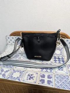 Item thumbnail for item 1e8b6914-28cd-44ff-9519-76e4ccb8df67