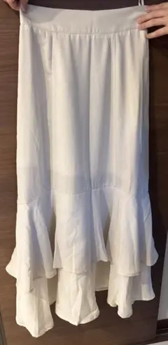 「earth」アイボリー フリル付きロングスカート