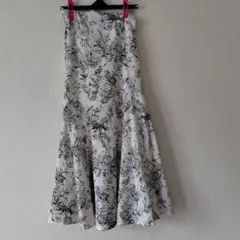 値下げ！OLIVE des OLIVE マーメイドスカート 白ベース花柄