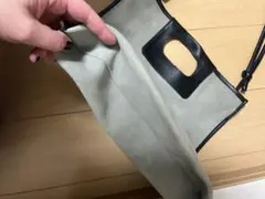 グレーと黒のショルダーバッグ