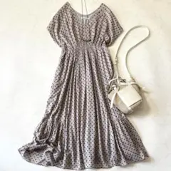 美品 ヌキテパ 安田美沙子さん着用同柄ドビー フラワープリント
